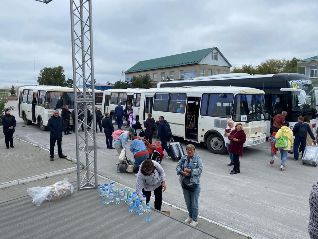 Хроники спасения рейса «Сочи-Омск», который сел в поле под Новосибирском  (видео) - Infopro54 - Новости Новосибирска. Новости Сибири