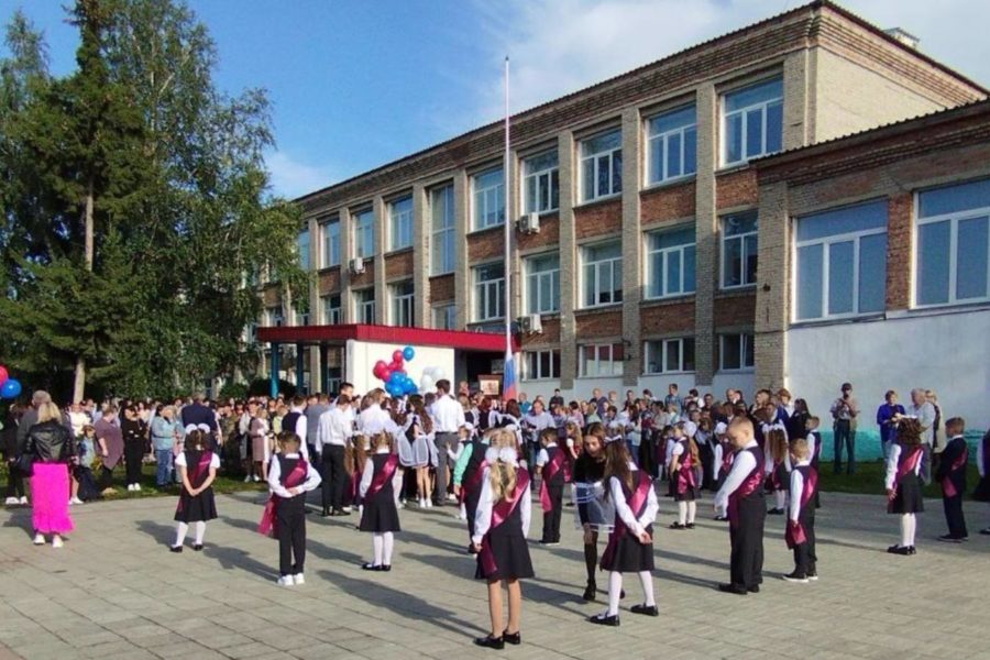 За парты в школах Новосибирска сели более 24 тысяч первоклассников