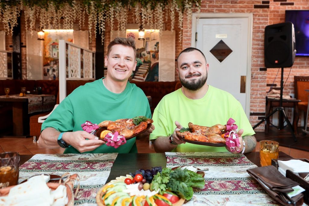 Шеф-повар СТС Александр Белькович попробовал новосибирскую кухню