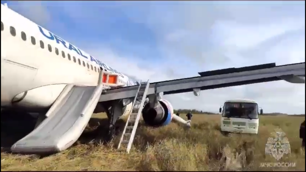 Пассажиров рейса «Сочи-Омск» отправили в ДК села Убинское