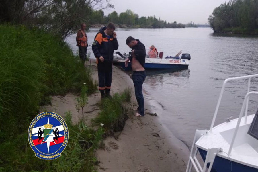 мужчину с бревном спасли в Новосибирске