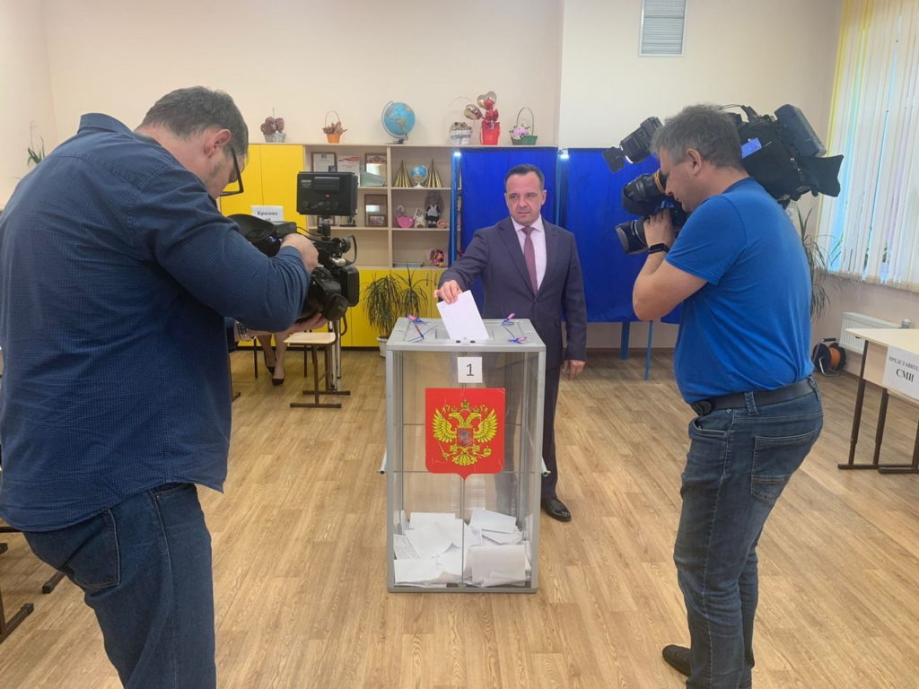 Евгений Лебедев проголосовал на выборах губернатора Новосибирской области