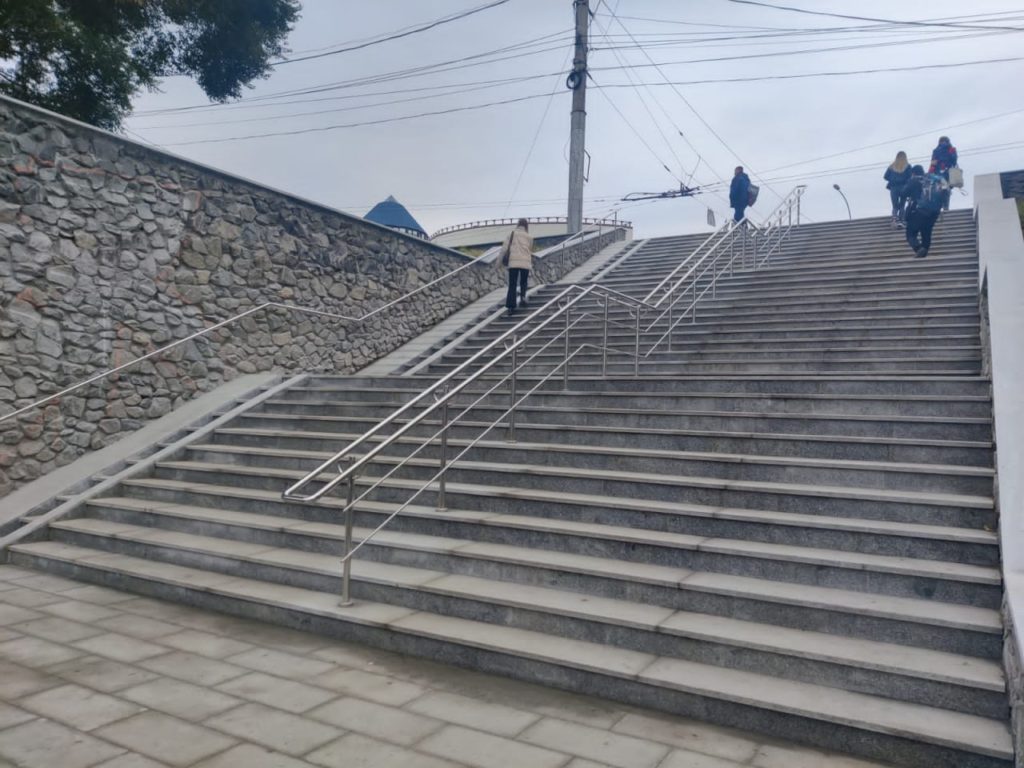 Закончен ремонт знаменитой лестницы у Речного вокзала в Новосибирске