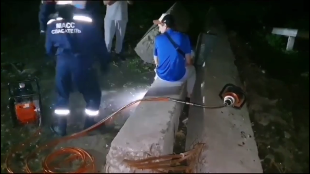 Спасатели освободили ногу мужчины из бетонного плена в Новосибирске