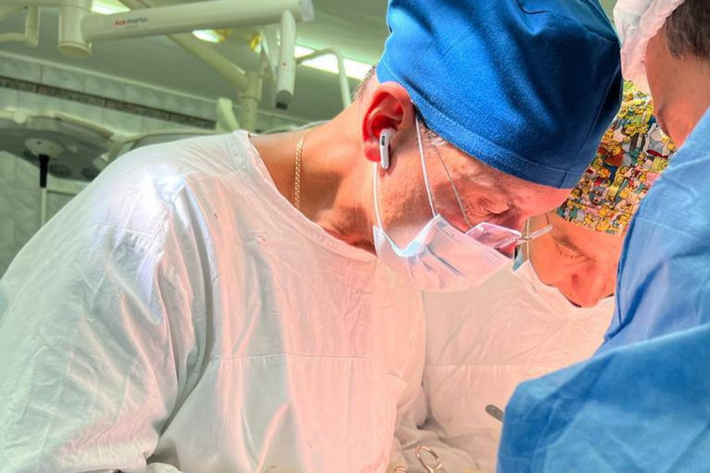 Новосибирские онкологи удалили редкую опухоль у молодой женщины