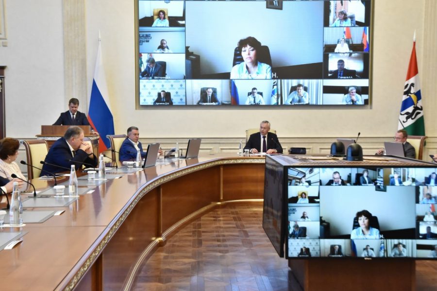 Андрей Травников обозначил приоритеты областного бюджета на ближайшие три года