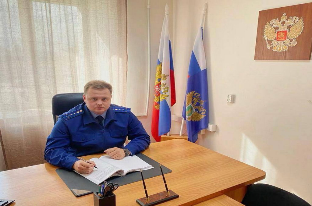 Прокурор уволил чиновницу за кумавство под Новосибирском