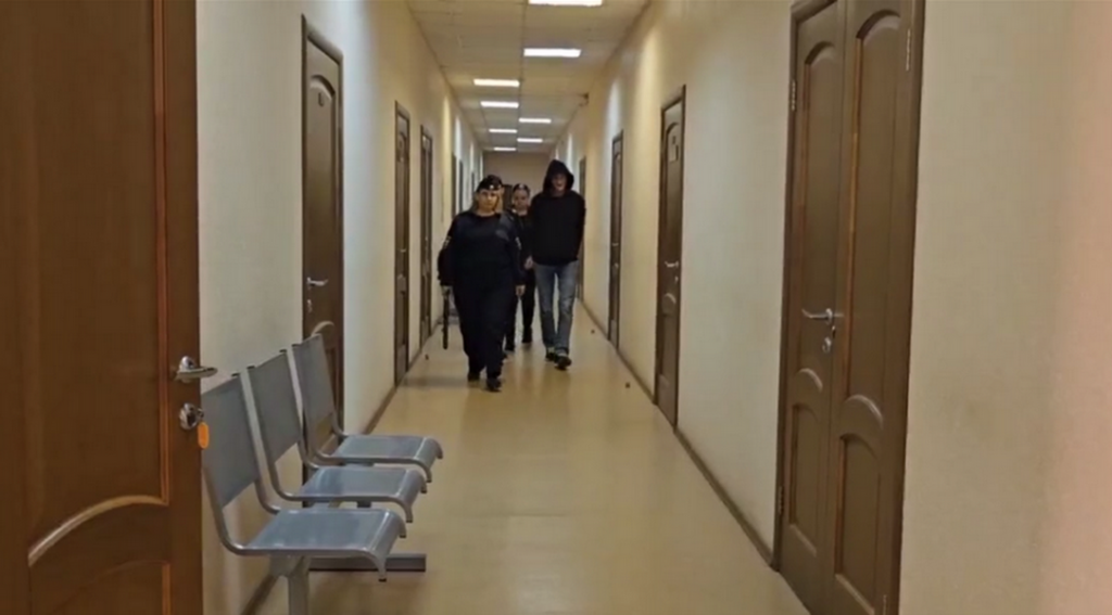 Мужчину, который избил беременную жену, арестовали в Новосибирске