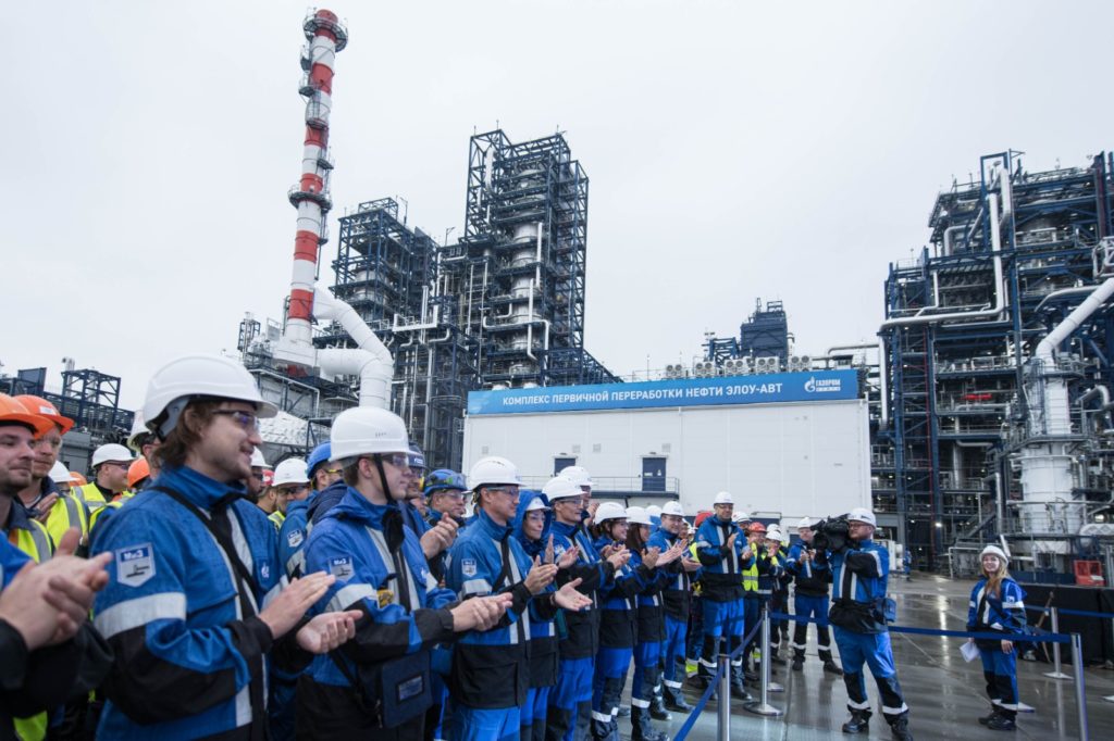 В Омске «Газпром нефть» запустила экологичный комплекс для производства бензина