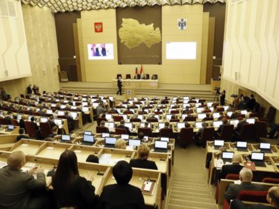 Губернатор Андрей Травников представит депутатам новых министров и зама