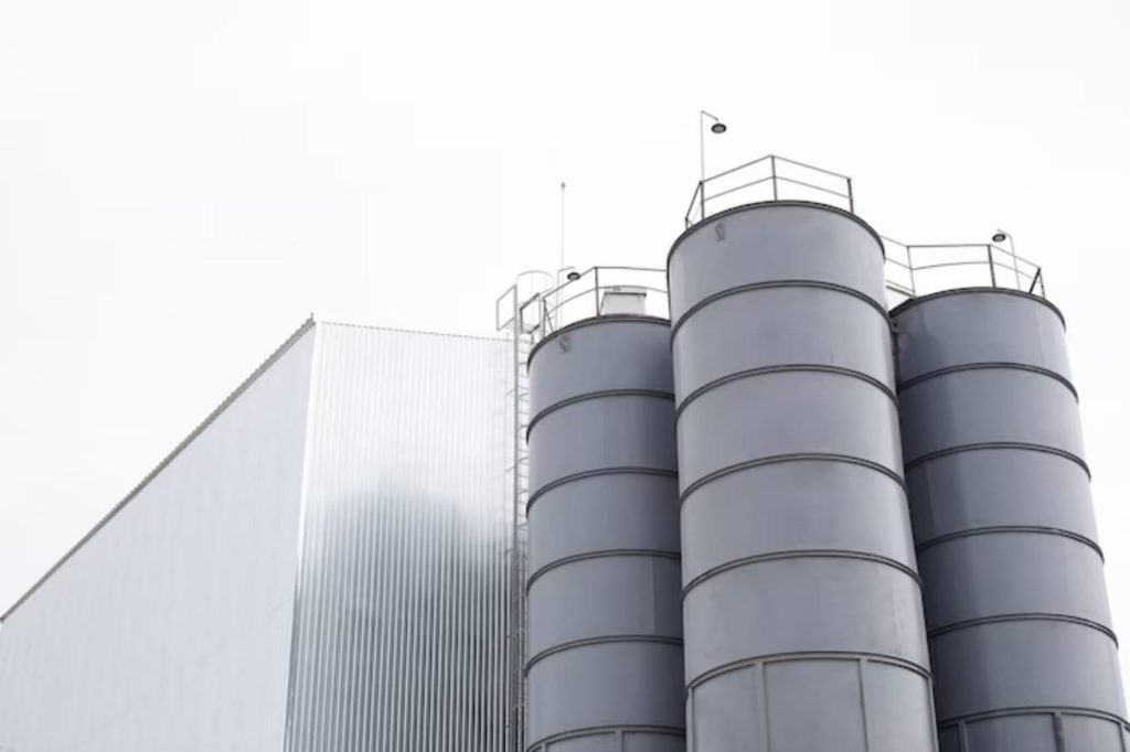 Новосибирске антимонопольщики обнаружили нарушения на нефтебазах