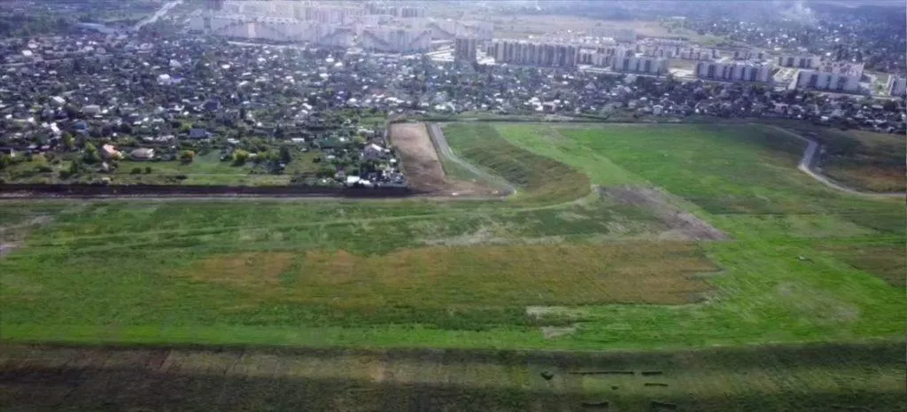 Мусорный полигон в Омске превратился в зеленую лужайку