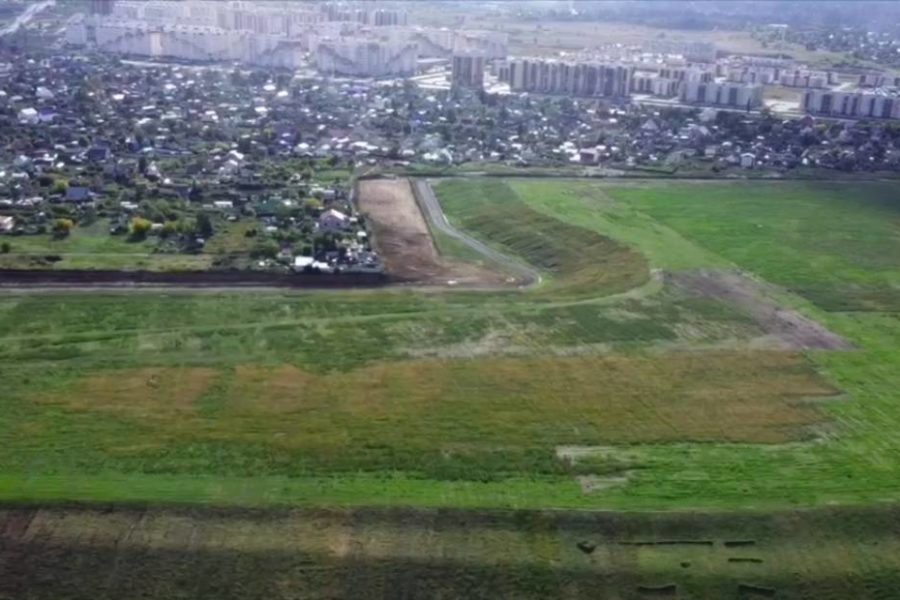 Мусорный полигон в Омске превратился в зеленую лужайку