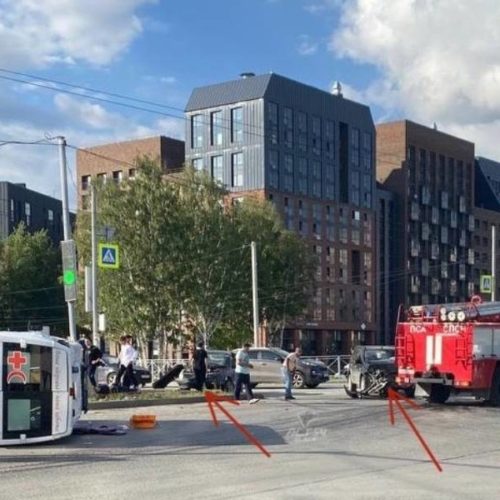 В ДТП в Новосибирске пострадала бригада скорой помощи