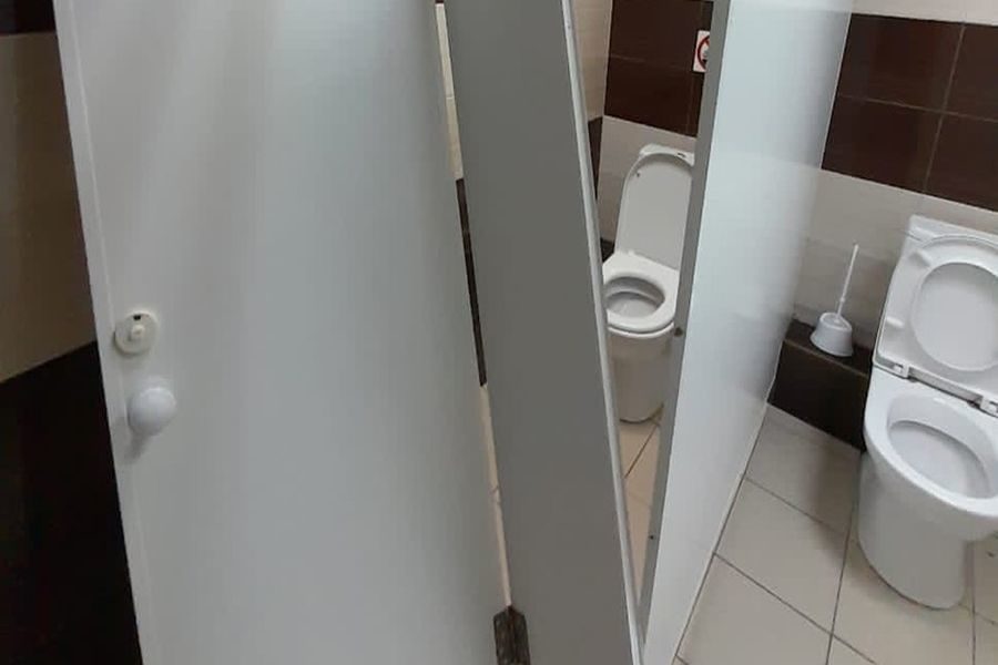 За информацию о туалетных вандалах ВУЗ Новосибирска заплатит 10 тысяч рублей