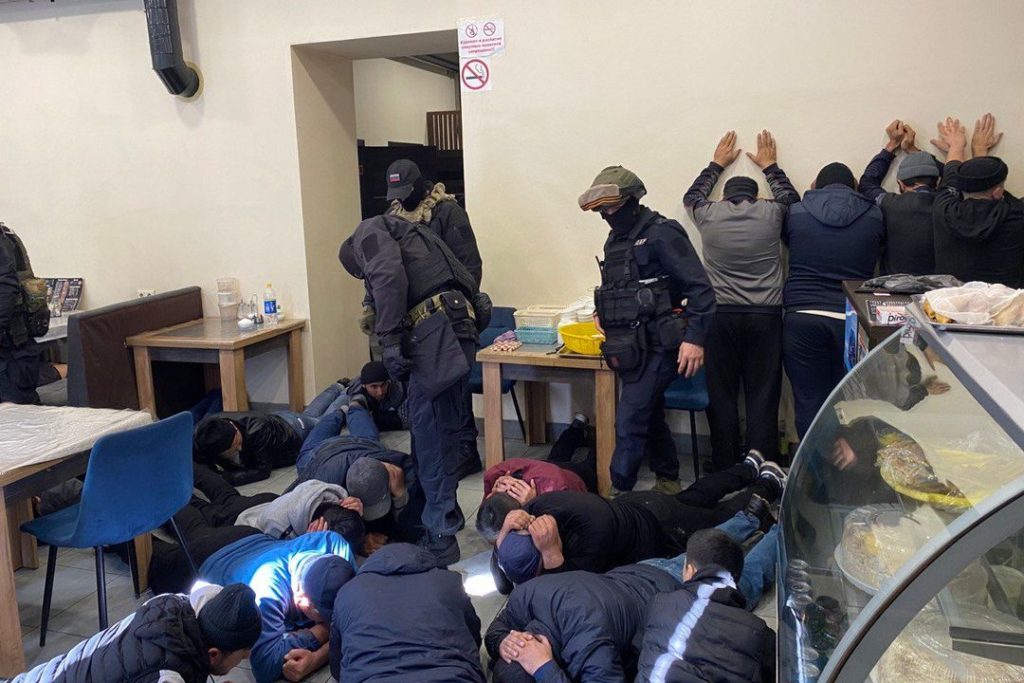 Более тысячи мигрантов-нарушителей нашли в Новосибирской области