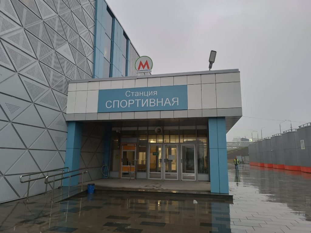 Двери закрыты, эскалаторы выключены: отроют ли станцию «Спортивная» в Новосибирске в этом году