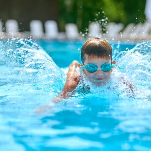 Сын новосибирского тренера по плаванию бил детей во время летних сборов в Туапсе