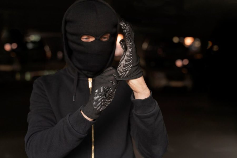 Разбойника с ножом, напугавшего продавщицу и полицейского, осудят в Новосибирске