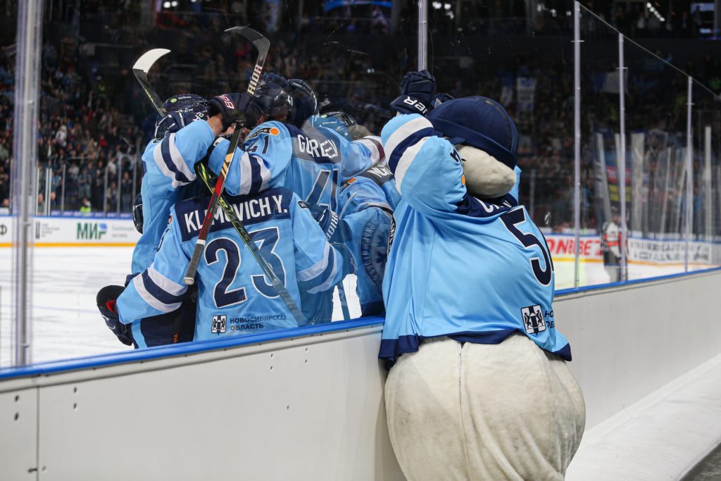 «Сибирь» обыграла «Спартак» со счетом 4:3