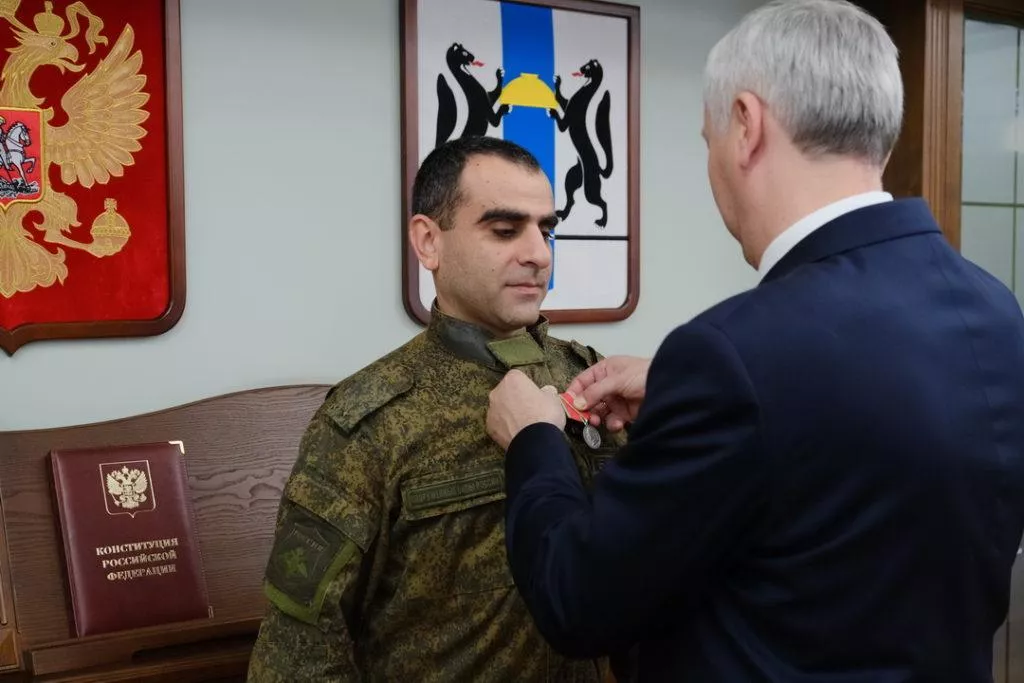 Медалью Суворова наградили военного врача из зоны СВО в Новосибирске