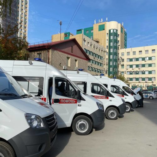 66 новых оснащенных автомобилей переданы медучреждениям Новосибирской области