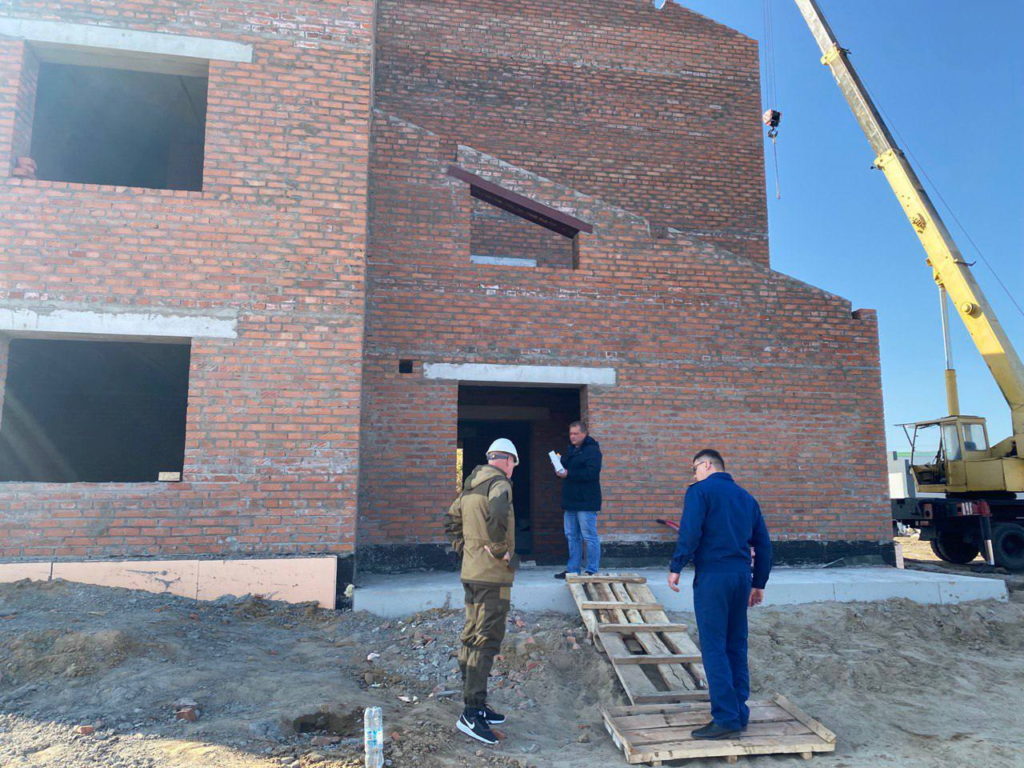 Строительство дома для детей-сирот отстает от графика под Новосибирском