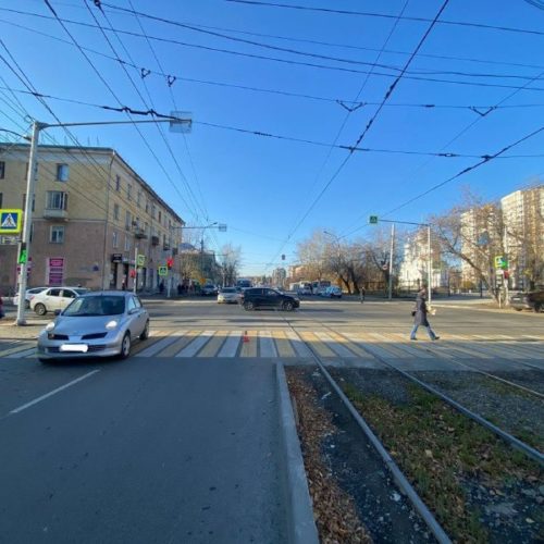 Женщина за рулем сбила 13-летнего мальчика, переходящего дорогу, в Новосибирске