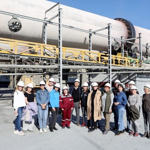 Пресс-тур лауреатов «Сибирь.ПРО» продолжился посещением одного из ведущих предприятий цементной отрасли Сибири