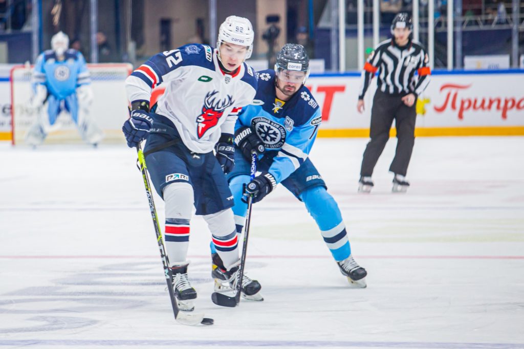Хоккеисты «Сибири» не смогли приземлиться в Нижнем Новгороде из-за снегопада