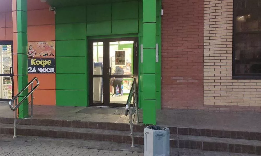 Покупатель напал с ножом на кассира, а затем сдался полиции под Новосибирском