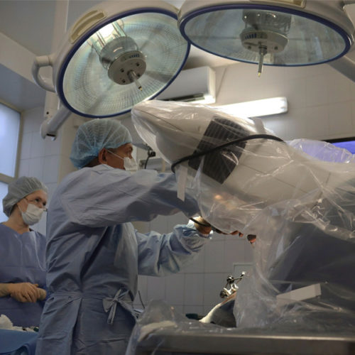 В Новосибирске робот Маko помогает проводить операции по протезированию суставов