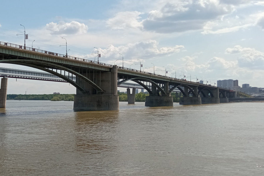 Октябрьскому мосту в Новосибирске отказали в статусе