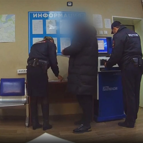 Пьяного дебошира встретила полиция в аэропорту Толмачево