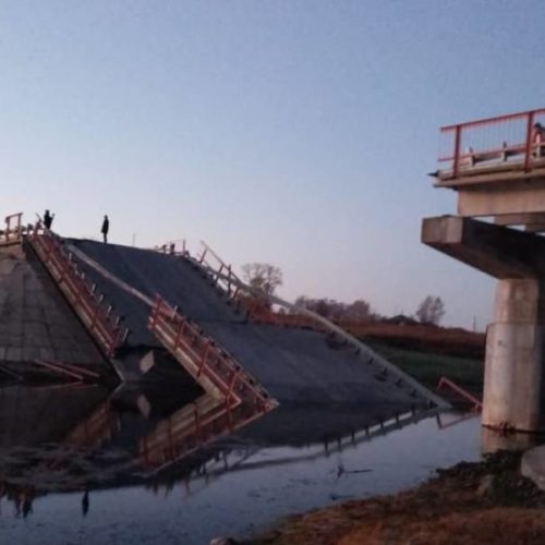 Автомобильный мост через реку Карасук обрушился в районе Новосибирска