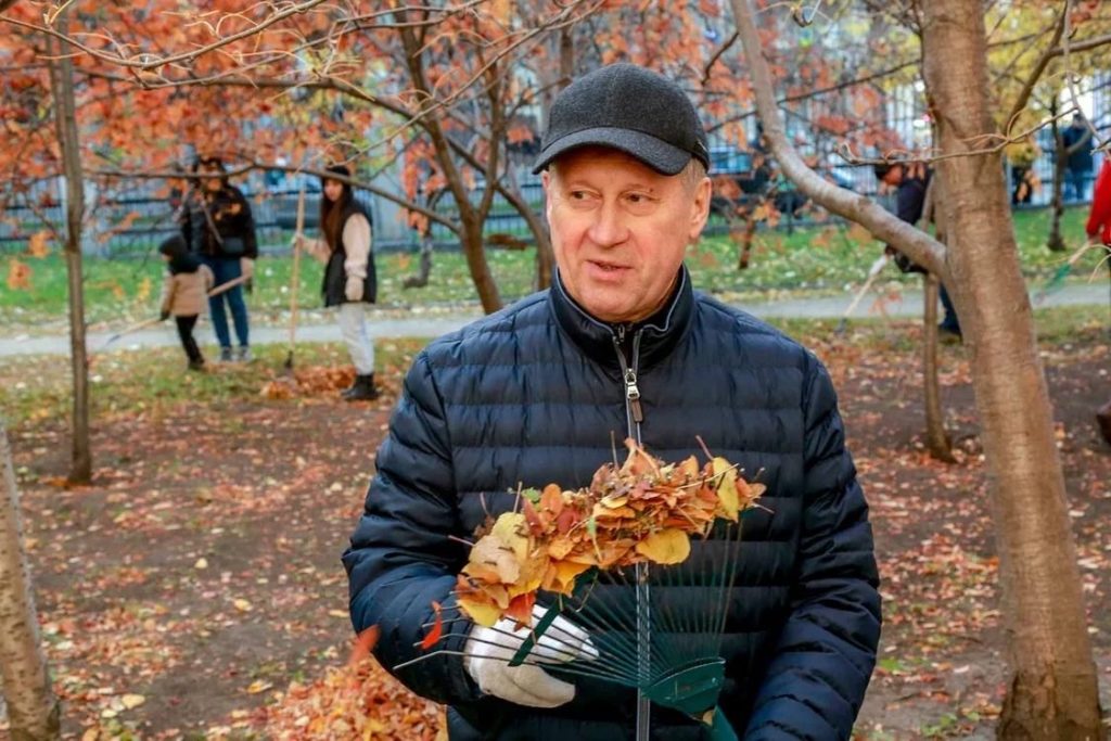 Анатолий Локоть принял участие в субботнике