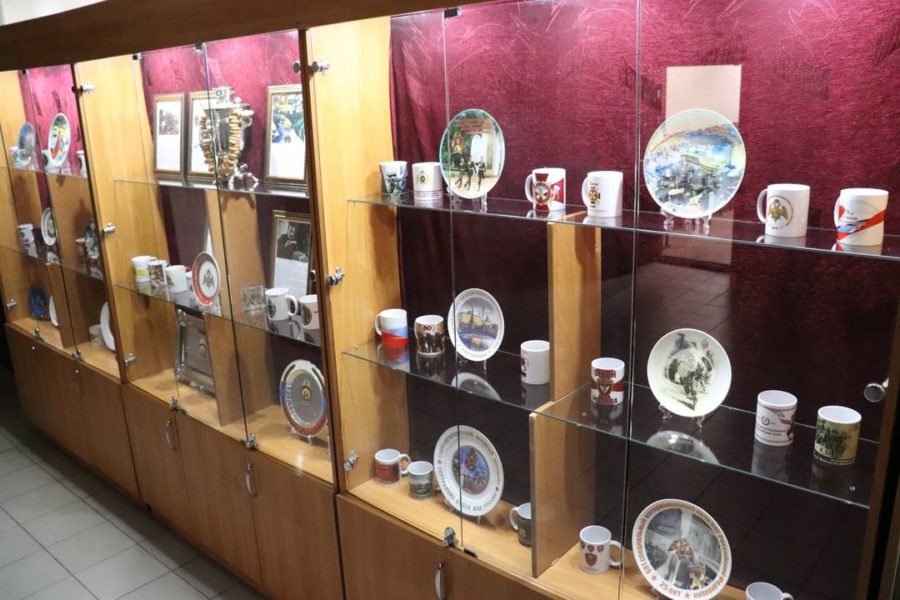 Коллекция кружек-подарков появилась в музее военного института в Новосибирске