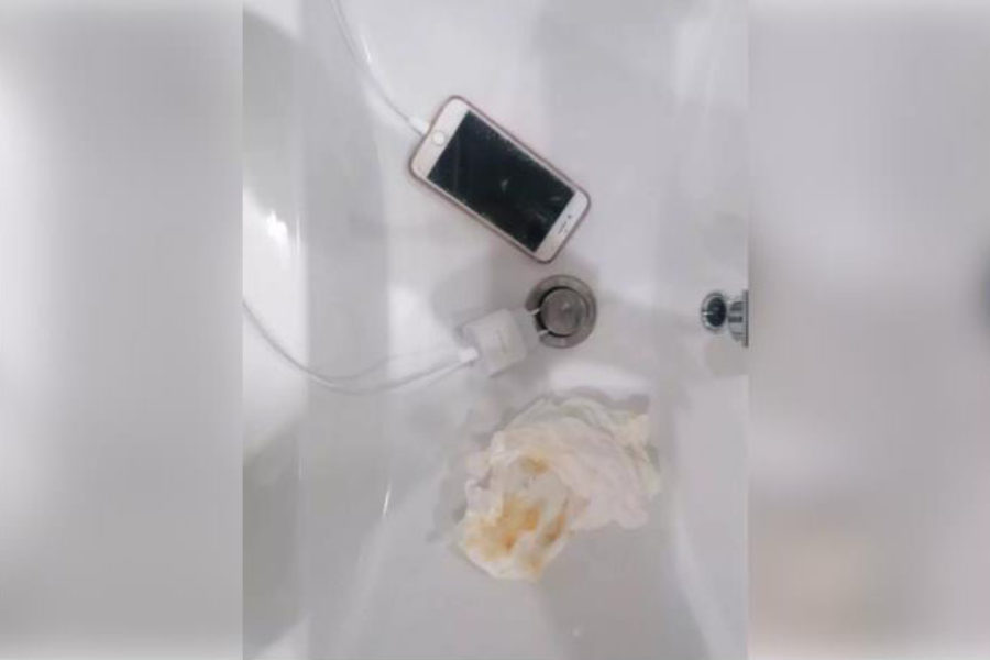 Школьница погибла, принимая ванну со смартфоном
