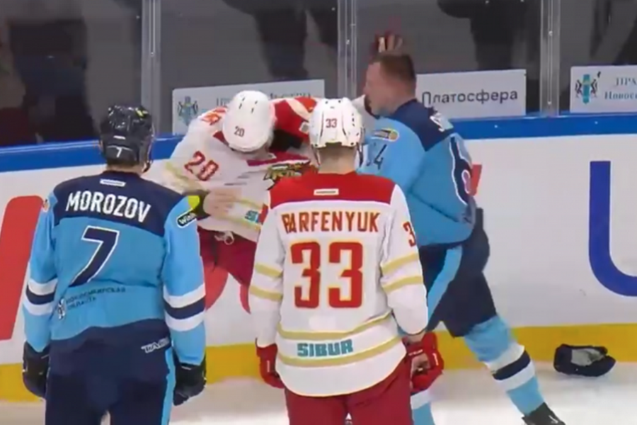 Во время хоккейного матча произошла драка в Новосибирске
