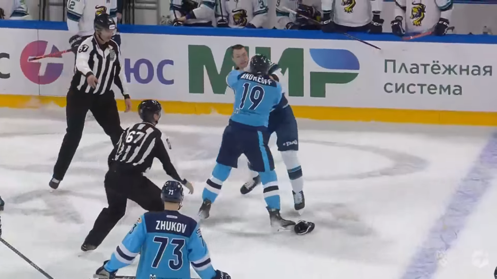 На матче ХК «Сибирь» и «Сочи» в Новосибирске произошла драка