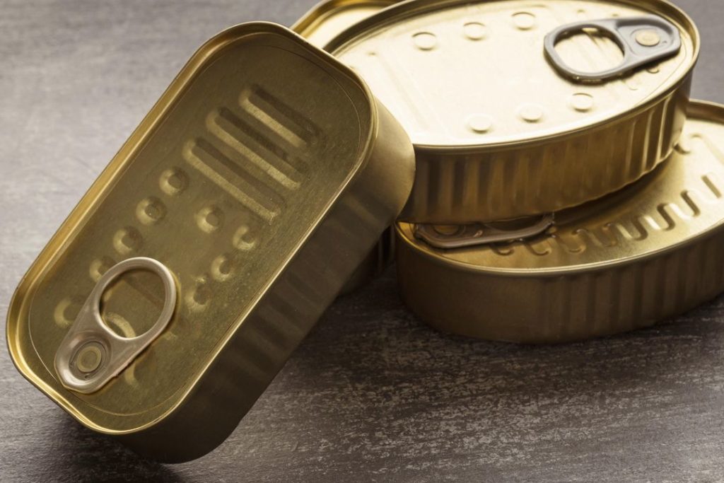 Первое в России дело по консервам направлено в суд в Новосибирске