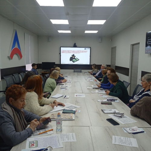 Бороться с кибермошенниками научили пенсионеров Новосибирской области