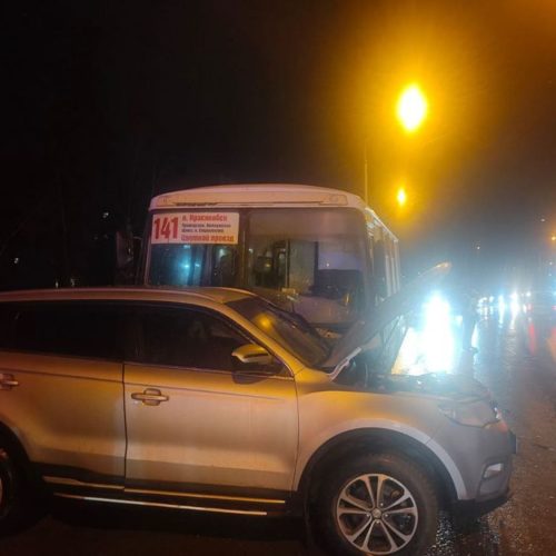 Четыре человека получили травмы в ДТП с автобусом в Новосибирске