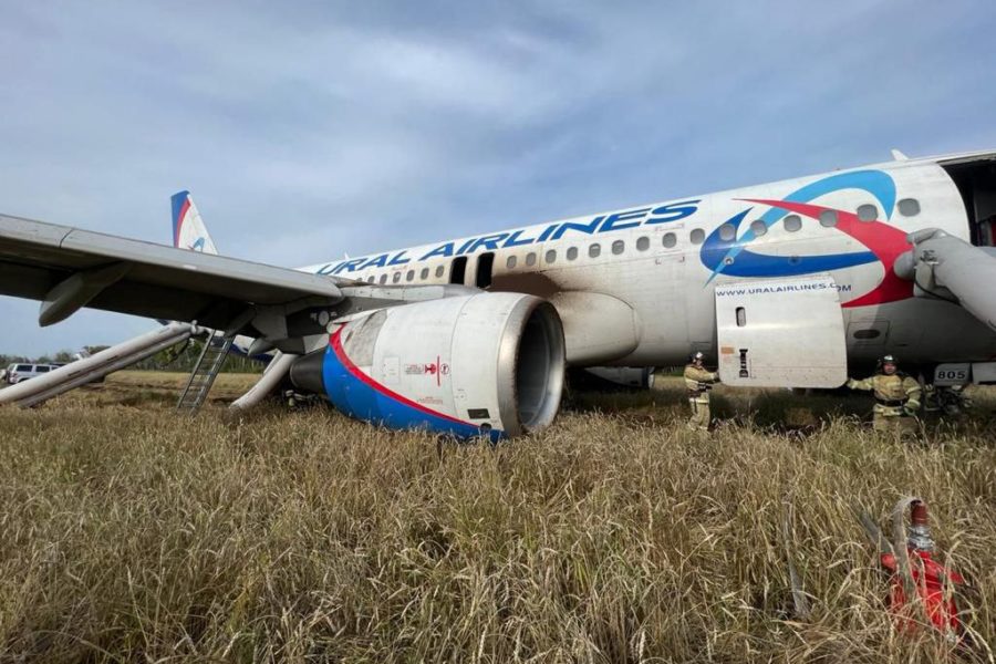 В расследовании посадки самолета, в поле под Новосибирском, допущено 15 ошибок