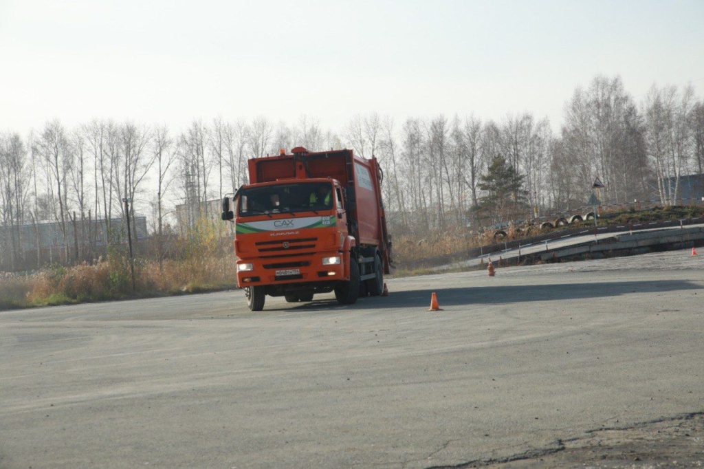 Спецавтохозяйство закупает технику для мусорных комплексов