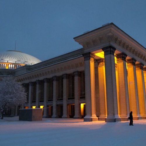 Москвичи раскупили билеты на рождественские премьеры в оперном театре Новосибирска