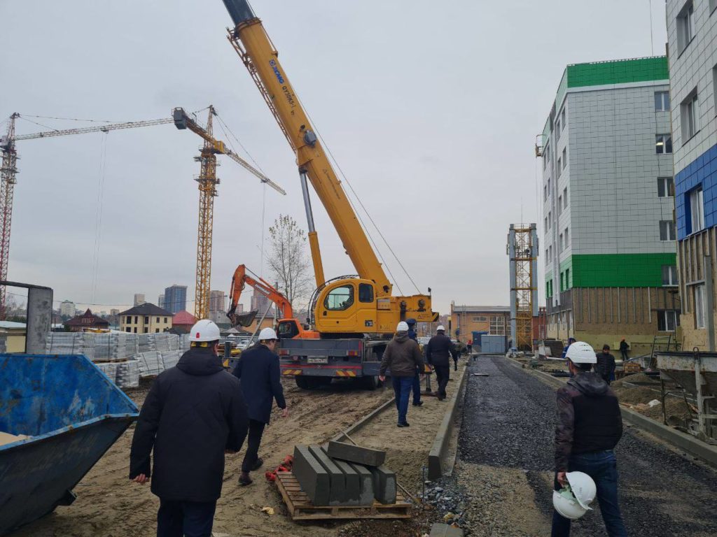 Оборудование для строящихся поликлиник Новосибирска зависло на таможне