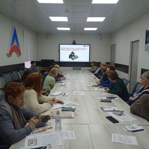 «Ростелеком» и минцифра провели в Новосибирске урок цифровой грамотности для пенсионеров