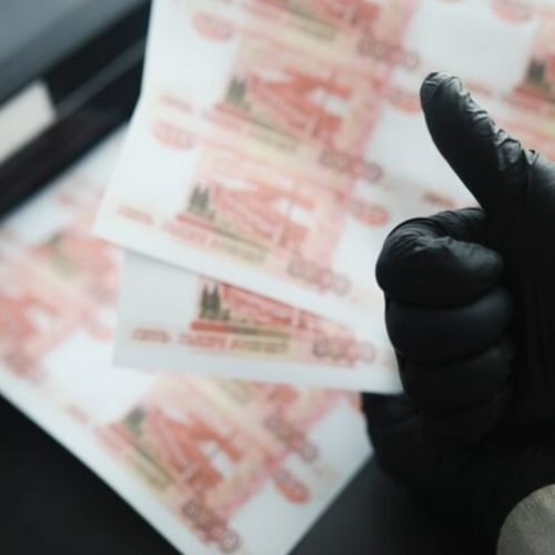 В банках Новосибирской области нашли 50 фальшивок