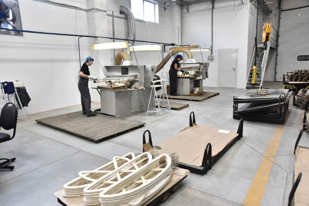 Владимирский химзавод продукция. Чебоксарское предприятие "сеспель" логотип. Bmw manufacturing. Завод по производству прицепов. Синтез пластмасс.